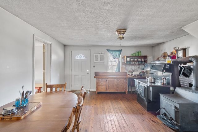 448 Holder Branch Ln, Hartsville, TN 37074