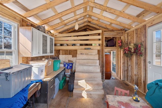 448 Holder Branch Ln, Hartsville, TN 37074