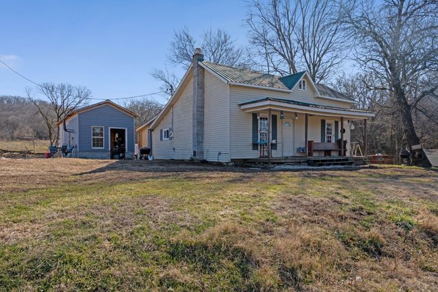 448 Holder Branch Ln, Hartsville, TN 37074