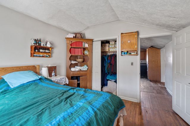 448 Holder Branch Ln, Hartsville, TN 37074