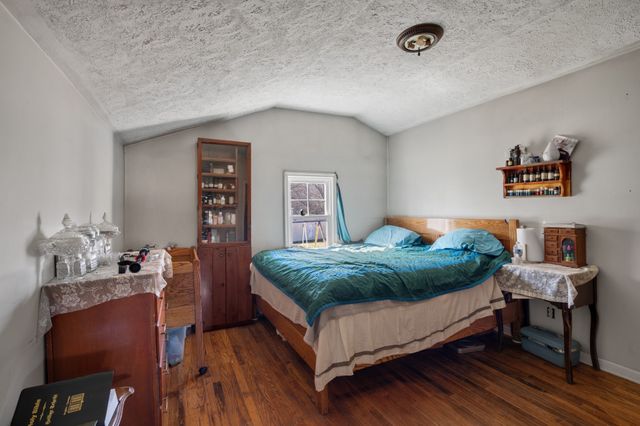 448 Holder Branch Ln, Hartsville, TN 37074