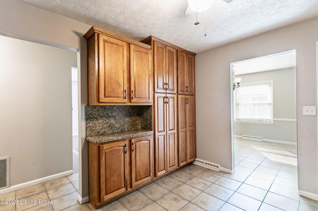 1906 Herr Ln, Louisville, KY 40222