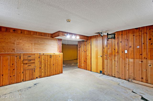 1906 Herr Ln, Louisville, KY 40222