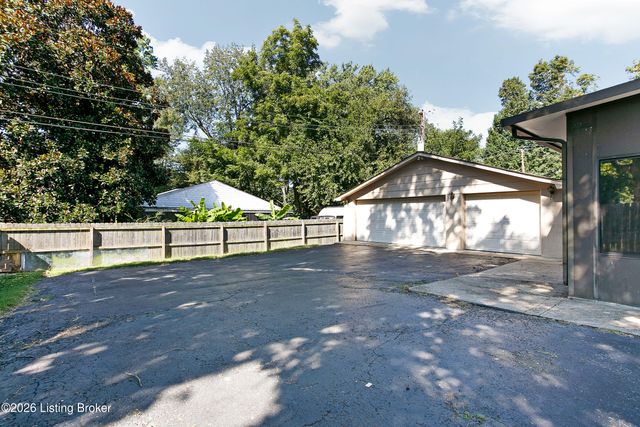 1906 Herr Ln, Louisville, KY 40222