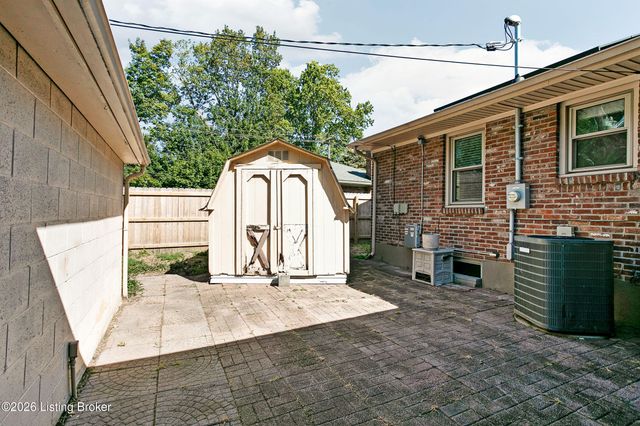 1906 Herr Ln, Louisville, KY 40222