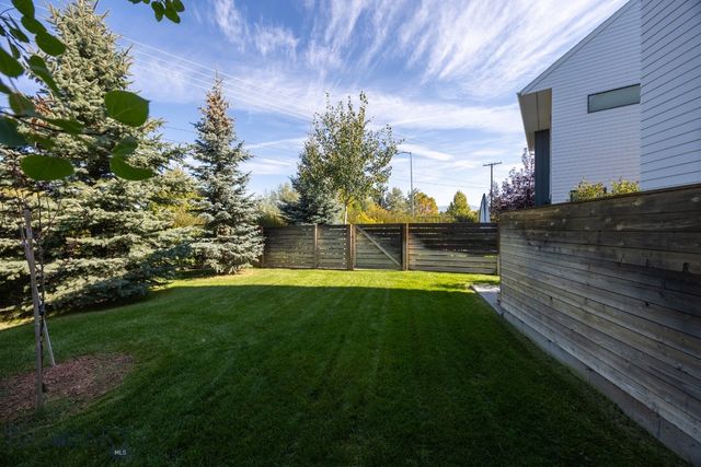 560 Christopher Way, Bozeman, MT 59718