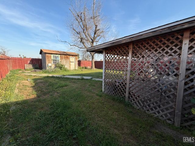 515 Monticello Avenue, Bakersfield, CA 93307