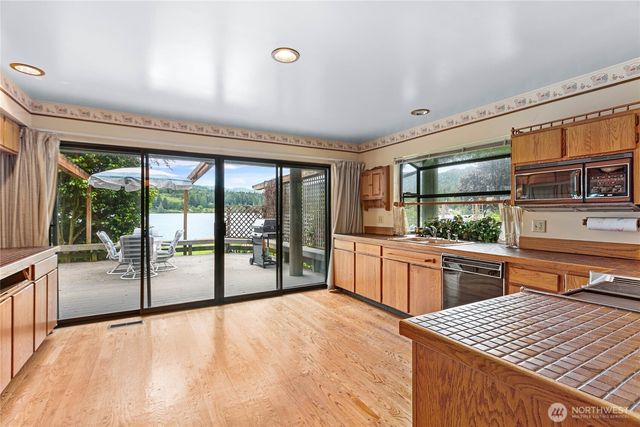859 E Lake Samish Drive, Bellingham, WA 98229