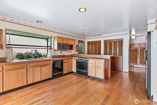 859 E Lake Samish Drive, Bellingham, WA 98229