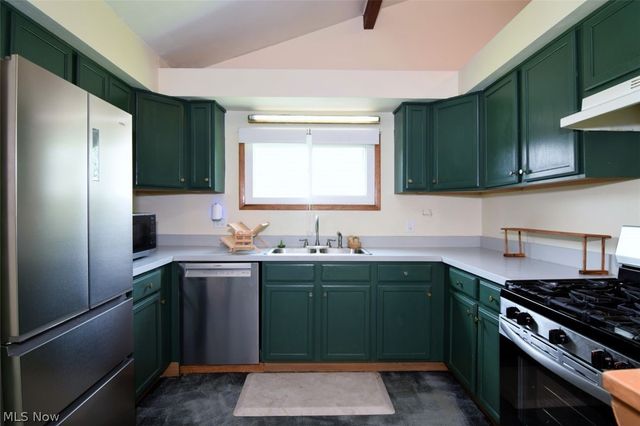20685 Alameda Parkway, Highland Hills, OH 44128