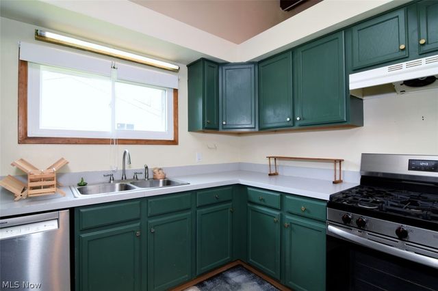 20685 Alameda Parkway, Highland Hills, OH 44128
