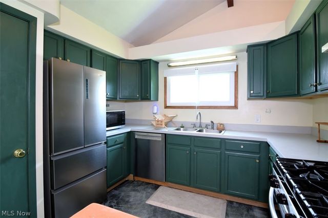 20685 Alameda Parkway, Highland Hills, OH 44128