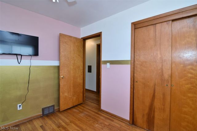 20685 Alameda Parkway, Highland Hills, OH 44128