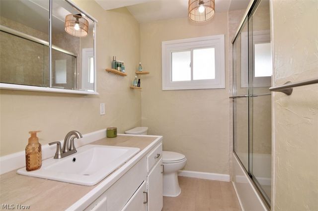 20685 Alameda Parkway, Highland Hills, OH 44128
