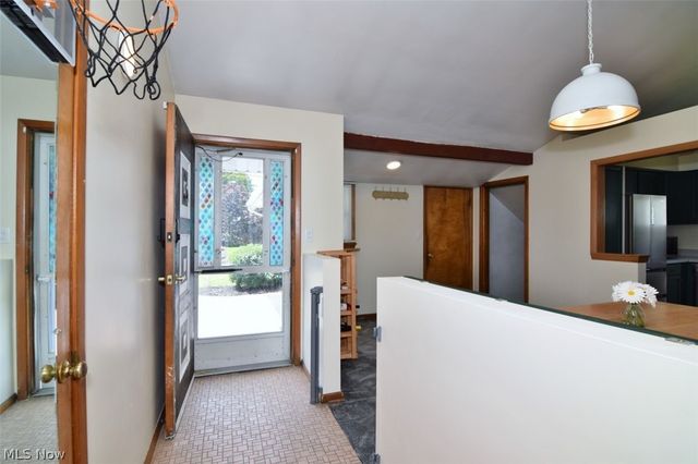 20685 Alameda Parkway, Highland Hills, OH 44128
