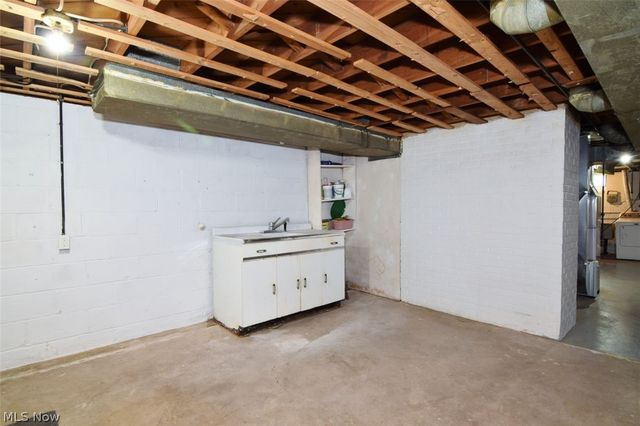 20685 Alameda Parkway, Highland Hills, OH 44128
