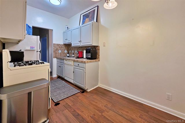 4 Maple Drive 1D, Great Neck, NY 11021