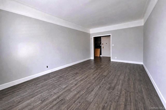4 Maple Drive 1D, Great Neck, NY 11021