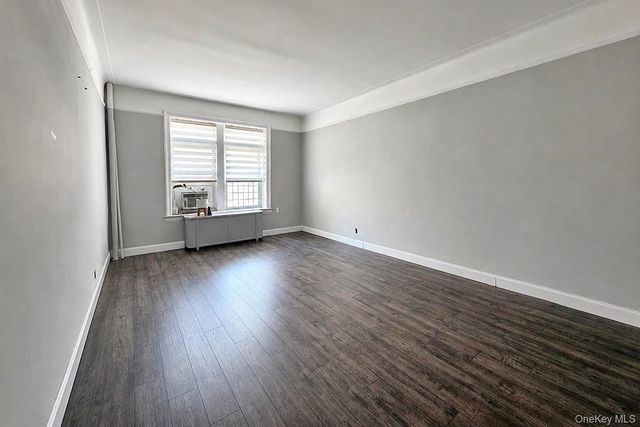 4 Maple Drive 1D, Great Neck, NY 11021