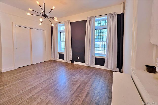 4 Maple Drive 1D, Great Neck, NY 11021