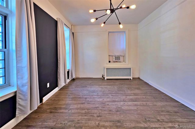 4 Maple Drive 1D, Great Neck, NY 11021
