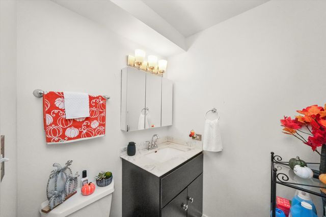 6337 Roosevelt Road 209, Berwyn, IL 60402