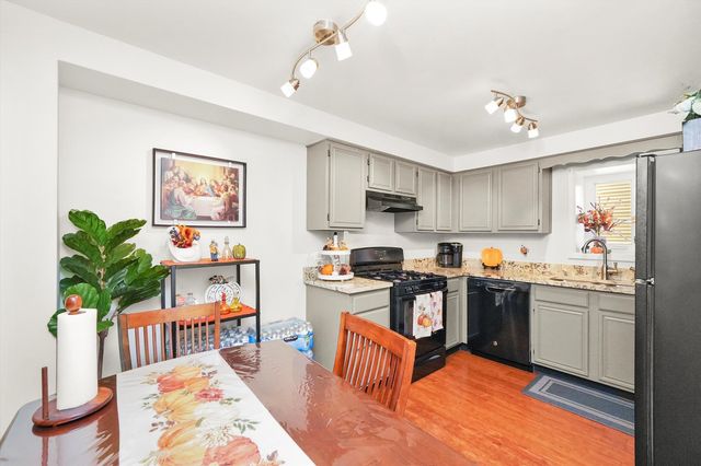 6337 Roosevelt Road 209, Berwyn, IL 60402