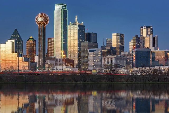 381 E Greenbriar 1402, Dallas, TX 75203