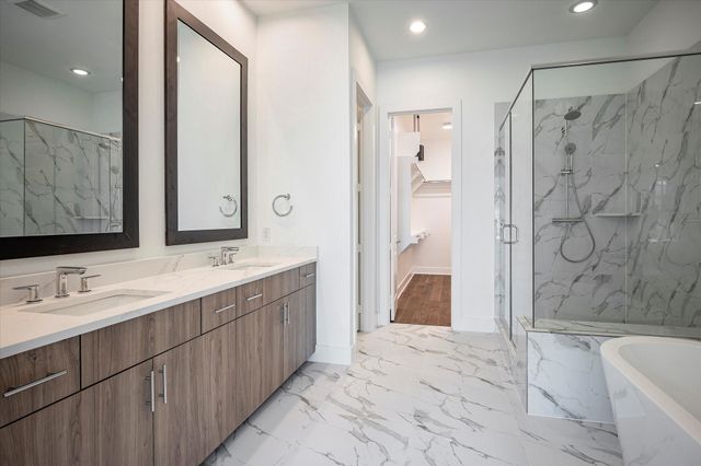 381 E Greenbriar 1402, Dallas, TX 75203