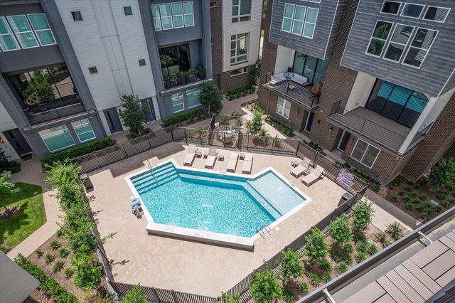 381 E Greenbriar 1402, Dallas, TX 75203