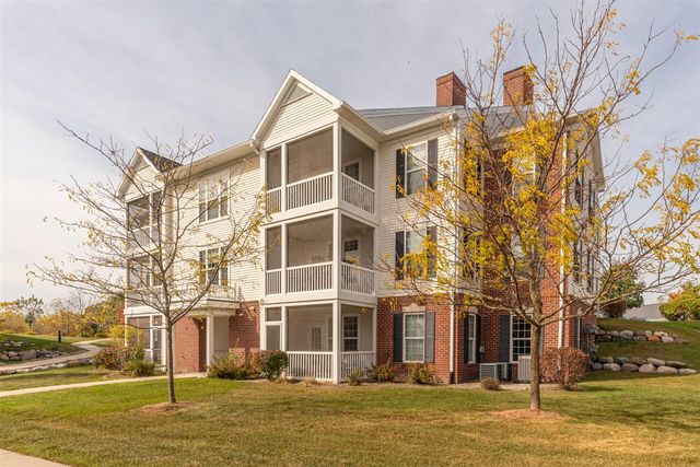 1008 W Summerfield Glen Circle, Ann Arbor, MI 48103