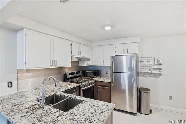 4 Appletree Court 8, Cheektowaga, NY 14227