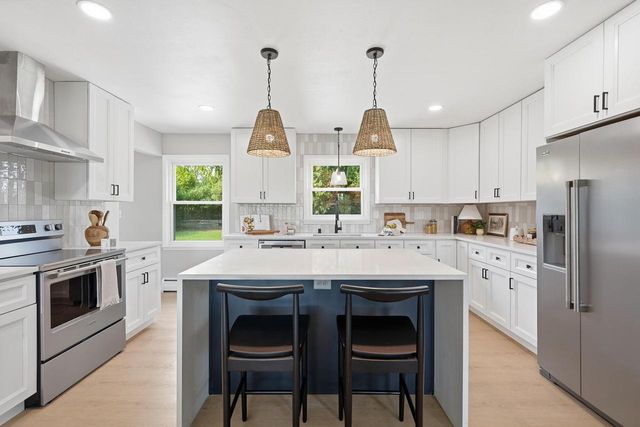 7526 W County Line ROAD, Mequon, WI 53092