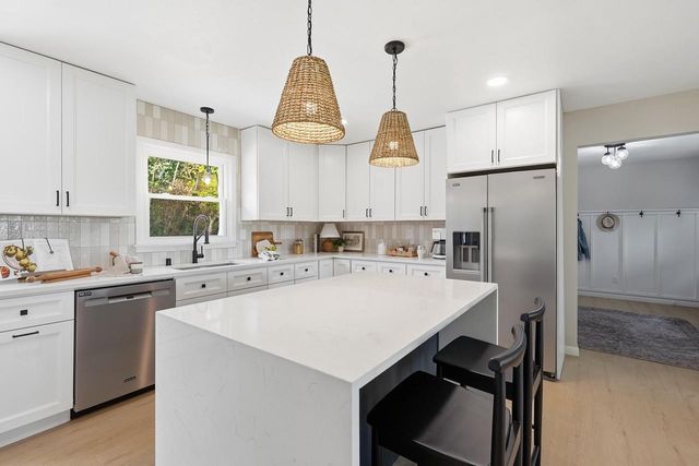 7526 W County Line ROAD, Mequon, WI 53092