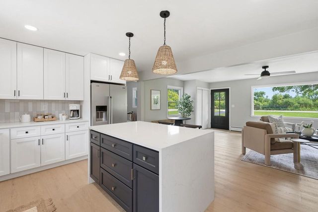 7526 W County Line ROAD, Mequon, WI 53092
