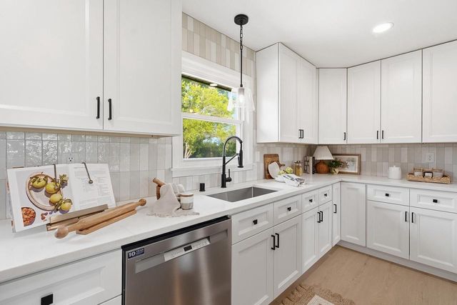 7526 W County Line ROAD, Mequon, WI 53092