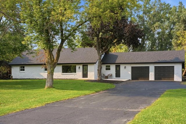 7526 W County Line ROAD, Mequon, WI 53092