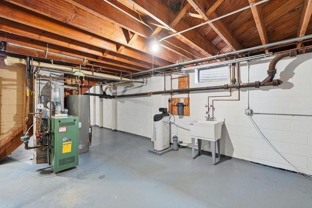 7526 W County Line ROAD, Mequon, WI 53092
