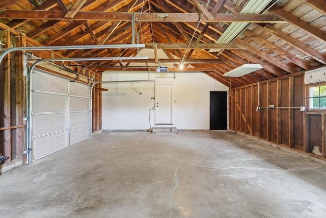7526 W County Line ROAD, Mequon, WI 53092