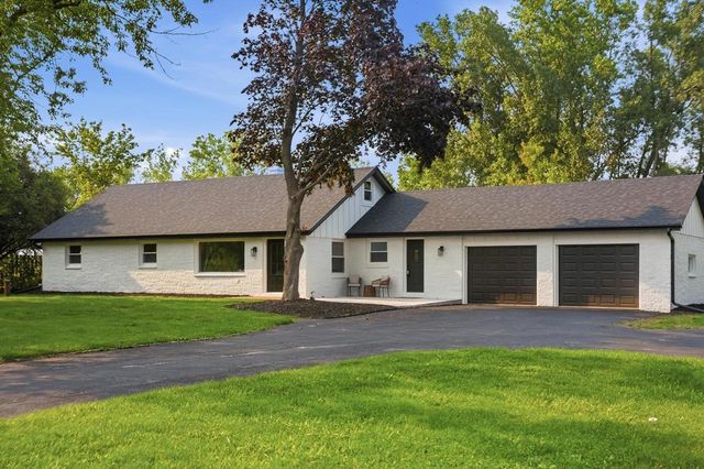 7526 W County Line ROAD, Mequon, WI 53092