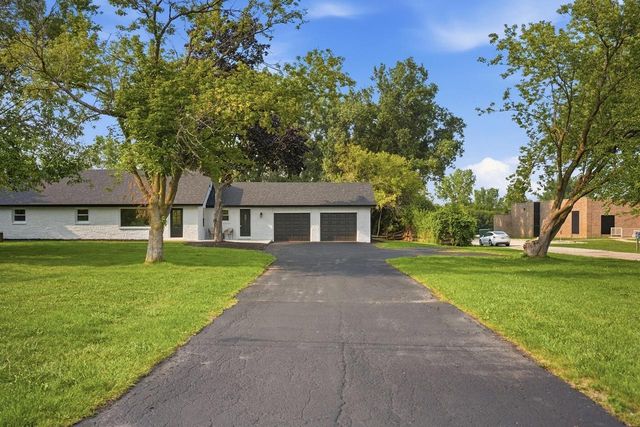 7526 W County Line ROAD, Mequon, WI 53092