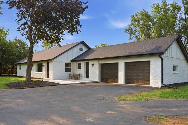 7526 W County Line ROAD, Mequon, WI 53092