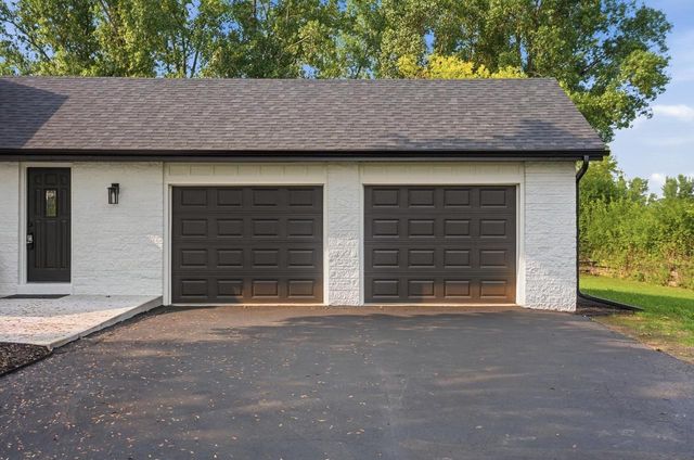 7526 W County Line ROAD, Mequon, WI 53092