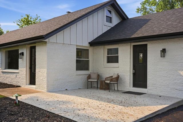7526 W County Line ROAD, Mequon, WI 53092