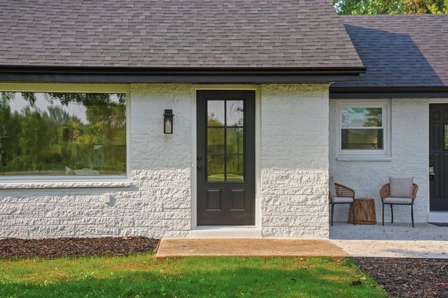7526 W County Line ROAD, Mequon, WI 53092