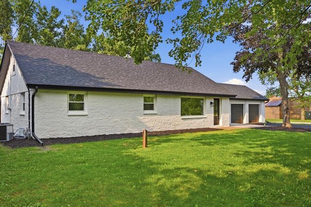 7526 W County Line ROAD, Mequon, WI 53092