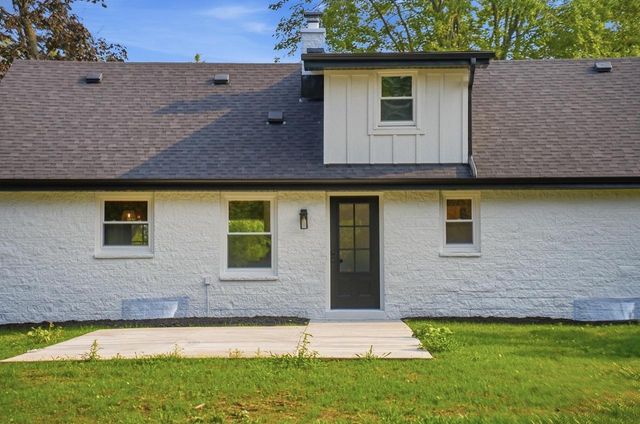 7526 W County Line ROAD, Mequon, WI 53092