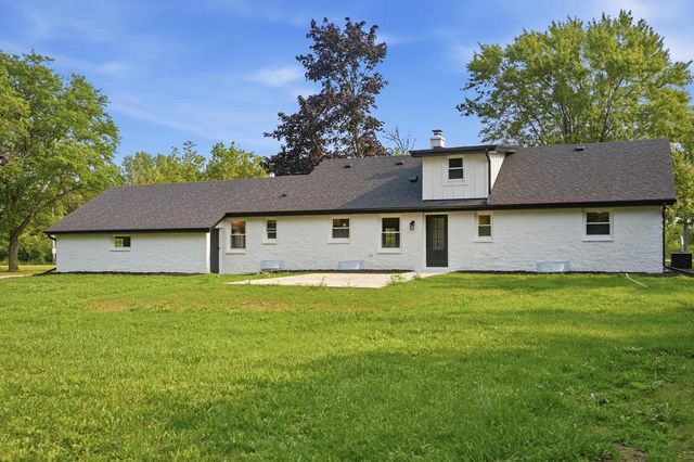 7526 W County Line ROAD, Mequon, WI 53092