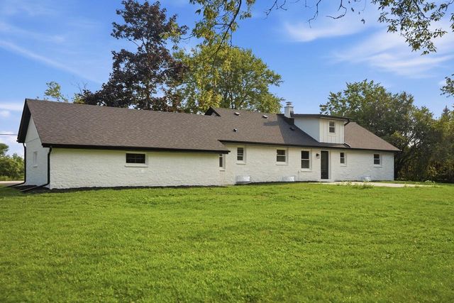 7526 W County Line ROAD, Mequon, WI 53092