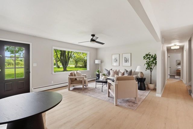 7526 W County Line ROAD, Mequon, WI 53092